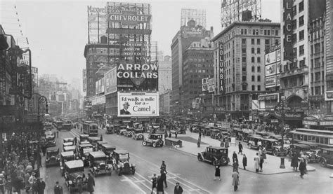 「West of Broadway」： 1930年代のニューヨークを描いた、夢と現実を織りなすロマンチックコメディ！